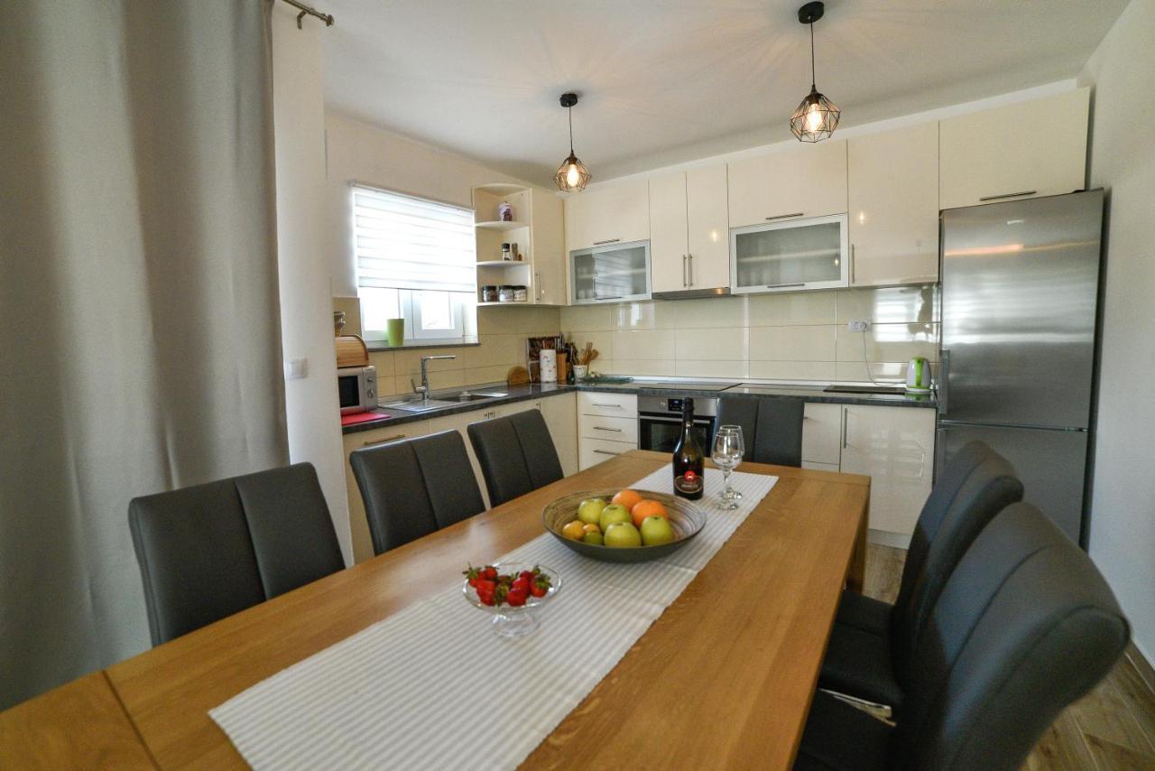 Holiday Home Mb Ražanj Eksteriør billede
