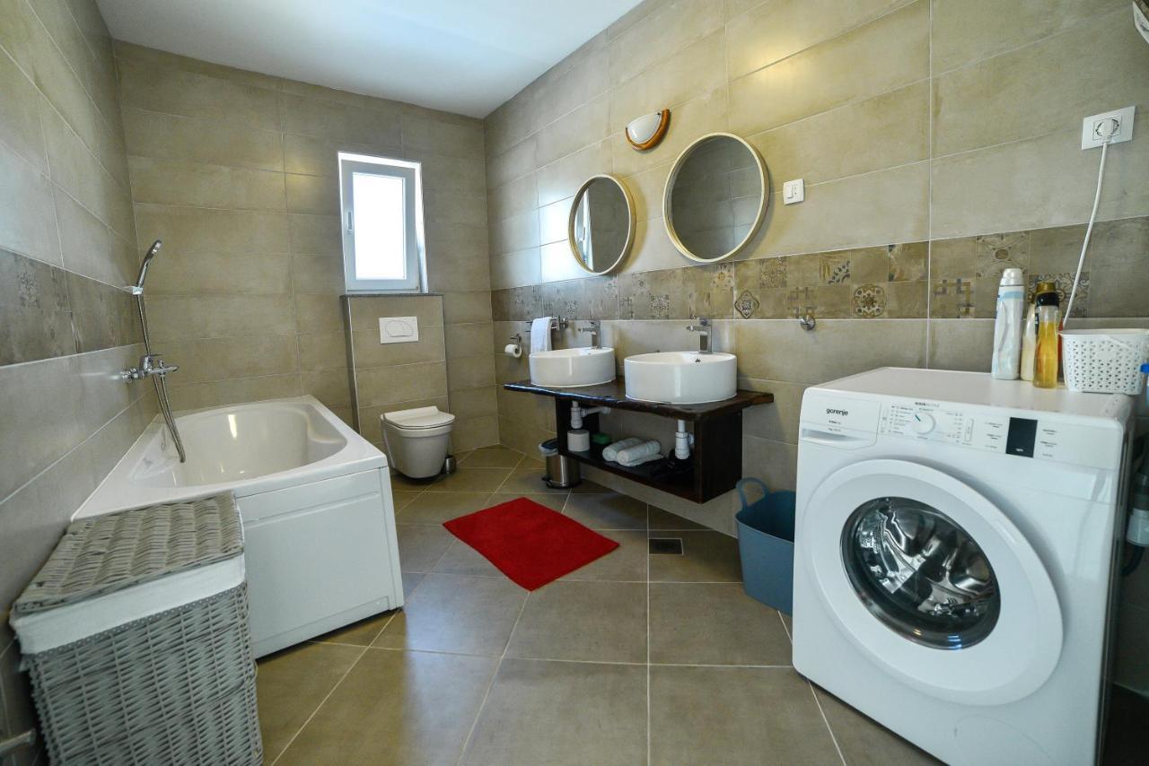 Holiday Home Mb Ražanj Eksteriør billede
