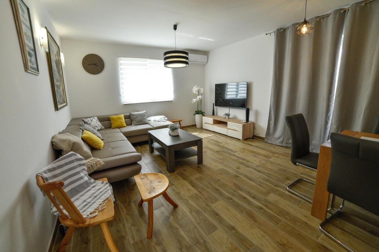 Holiday Home Mb Ražanj Eksteriør billede