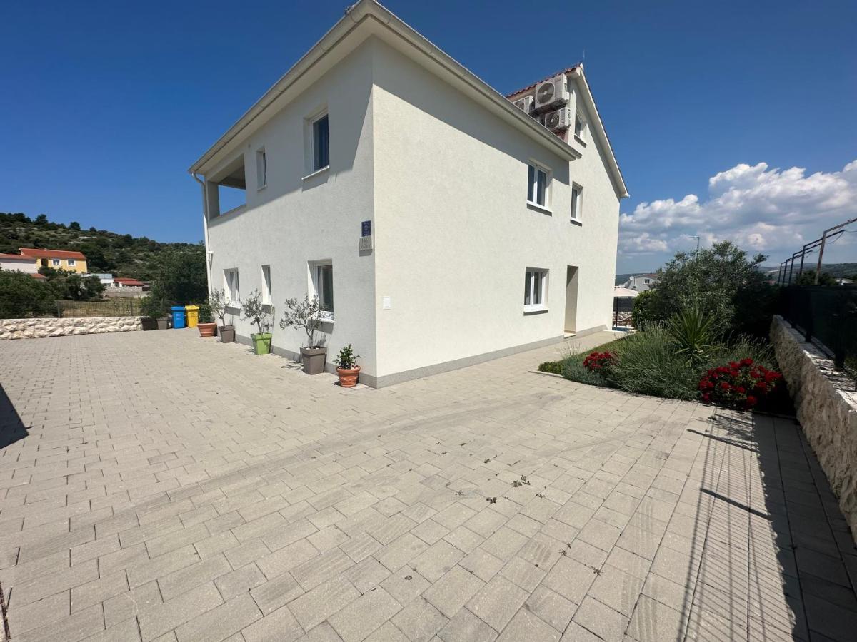 Holiday Home Mb Ražanj Eksteriør billede