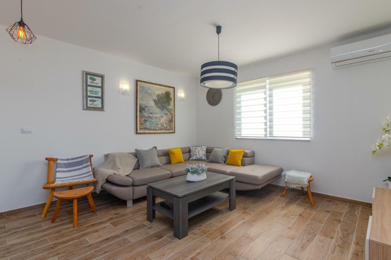 Holiday Home Mb Ražanj Eksteriør billede