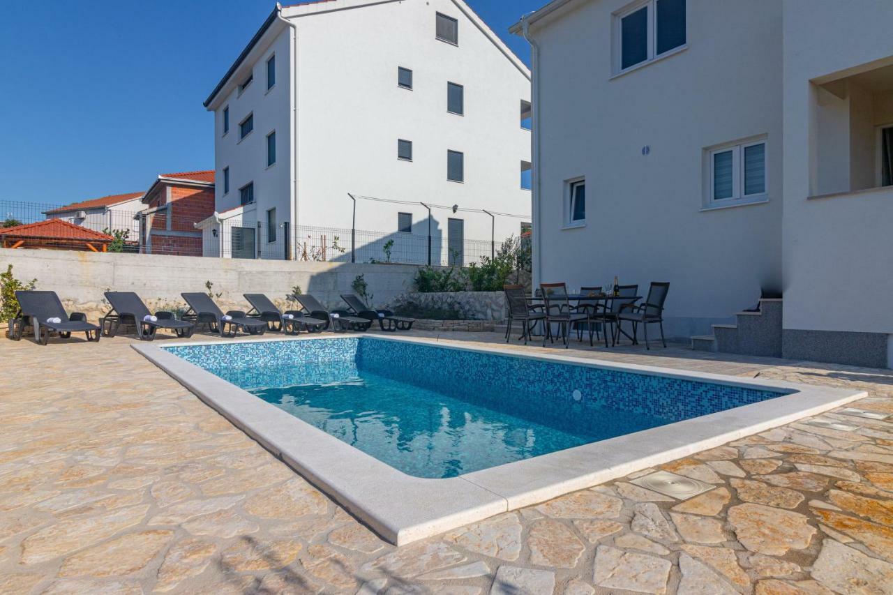 Holiday Home Mb Ražanj Eksteriør billede